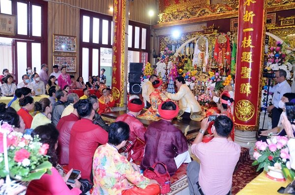 Vì sao người Việt tôn thờ Mẫu?