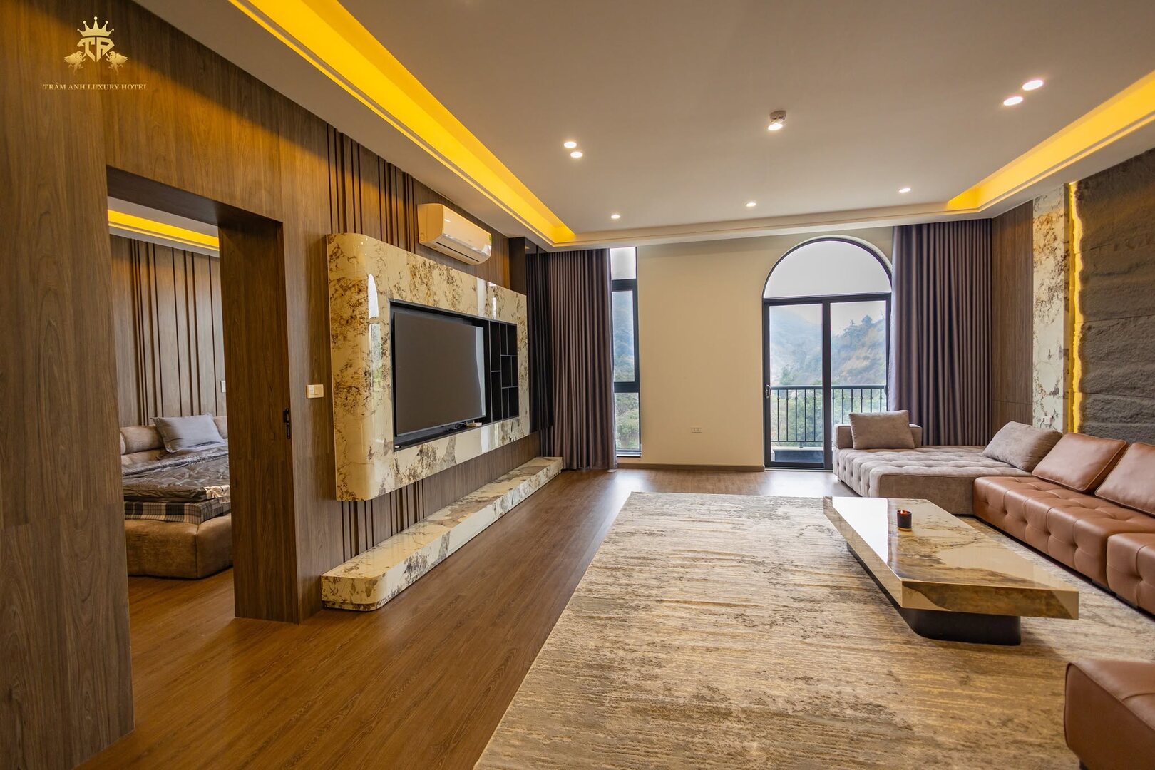 Trâm Anh Luxury Hotel 4