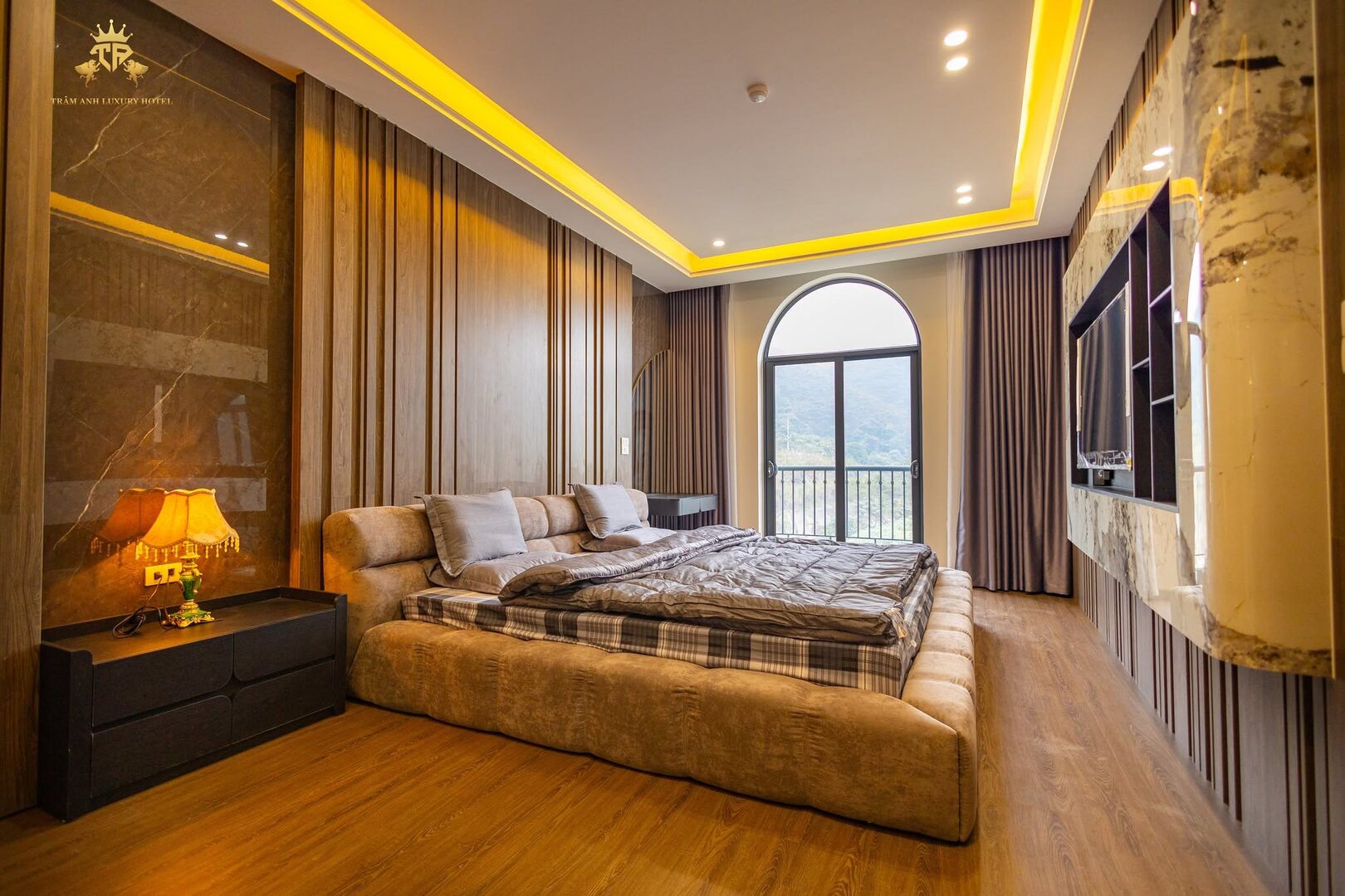 Trâm Anh Luxury Hotel 5