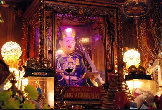 Bàn thờ ông hoàng Bẩy