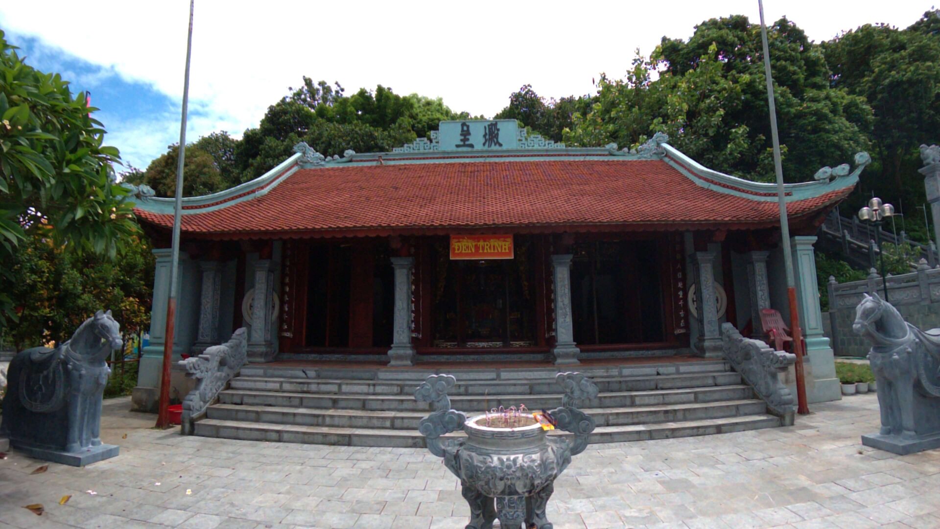 Cung Đền trình